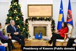 Presidentja e Kosovës, Vjosa Osmani në takim me raportuesin për Kosovën në Parlamentin Evropian, Riho Terras.