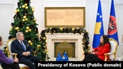 Presidentja e Kosovës, Vjosa Osmani, dhe raportuesi për Kosovën në PE, Riho Terras. 9 dhjetor 2025. 