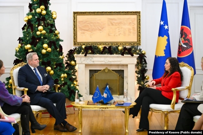 Presidentja e Kosovës, Vjosa Osmani në takim me raportuesin për Kosovën në Parlamentin Evropian, Riho Terras.