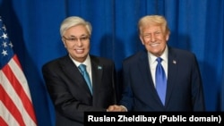 Мулоқоти президентони ИМА ва Қазоқистон Доналд Трамп ва Қосимҷомарт Тоқаев дар Ню Йорк. Сана ва шароити бардошта шудани ин акс нашр намешавад 