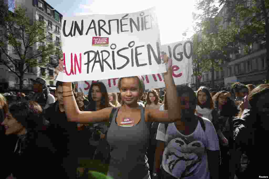 Nxënës së shkollës fillore në Francë protestojnë në Paris.