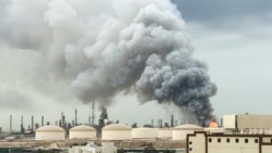 آتش گرفتن مخزن سوخت در منامه پایتخت بحرین در اثر اصابت پهپاد شلیک شده زا ایران