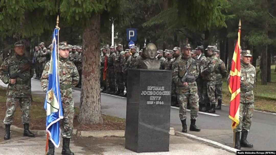 Војници во касарната во Тетово