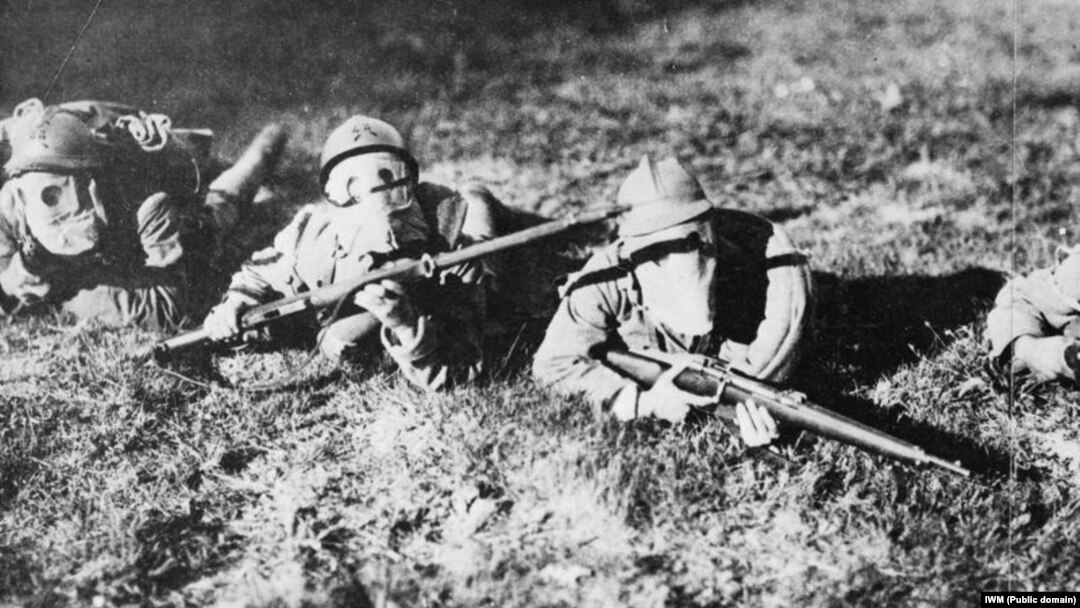 Итальянские солдаты готовы к отражению газовой атаки. Снимок 1917 года