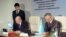 Қазақстанның көлік және коммуникация министрі Әбілғазы Құсайынов пен Халықаралық көлік одағының бас хатшысы Мартин Морме меморандумға қол қоюда. Ақтөбе, қыркүйек, 2009 жыл.