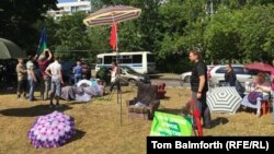 Local residents have been camping out in Moscow's Torfyanka Park to protest against the building of an Orthodox church there. They say the project was implemented without any public consultation, thereby making it an illegal development. 