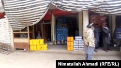 خلک وايي چې له یوې خوا بې کاري شي او بلخوا د خوراکي توکو لوړو بیو ته د خلکو وس نه رسیږي.