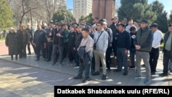 Орусиялык номерлүү автоунаа айдоочулары мыйзамдаштыруу мөөнөтүн узартууну суранышты. 27-март, 2026-жыл. Бишкек