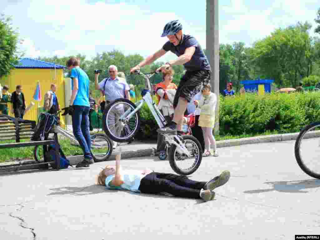 Яшьләр үзләренчә күңел ачты