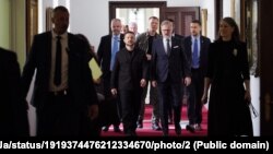 უკრაინის პრეზიდენტი ვოლოდიმირ ზელენსკი და ჩეხეთის პრემიერმინისტრი პეტრ ფიალა, 5 მაისი, 2025 წელი, პრაღა