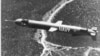 Rana verzija Tomahawk rakete testirana je iznad Novog Meksika 1976. godine.<br><br>Tomahawk je razvijen 1970-ih godina, u jeku Hladnog rata i tenzija sa Sovjetskim Savezom. Ova krstareća raketa dizajnirana je da leti na velikim udaljenostima, dovoljno nisko da izbjegne većinu radara, a pri brzini putničkog aviona.
