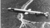 Ранняя версия ракеты "Томагавк", которую испытывали над Нью-Мексико в 1976 году.<br><br>"Томагавк" был разработан в 1970-х годах на фоне напряженности в отношениях США с Советским Союзом во время Холодной войны. Крылатая ракета предназначена для полетов на большие расстояния на достаточно низкой высоте, чтобы избежать большинства радаров, сохраняя при этом скорость пассажирского самолета