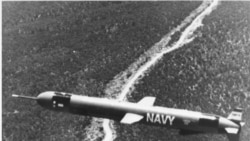 Ранняя версия ракеты «Томагавк», которую испытывали над Нью-Мексико в 1976 году. «Томагавк» был разработан в 1970-х годах на фоне напряженности в отношениях США с Советским Союзом во время Холодной войны. Крылатая ракета предназначена для полетов на большие расстояния на достаточно низкой высоте, чтобы избежать большинства радаров, сохраняя при этом скорость пассажирского самолета