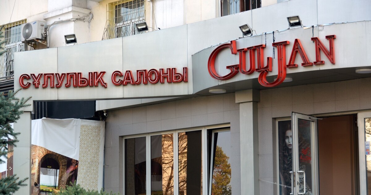 Құлыпталған дәретханадағы секс видео