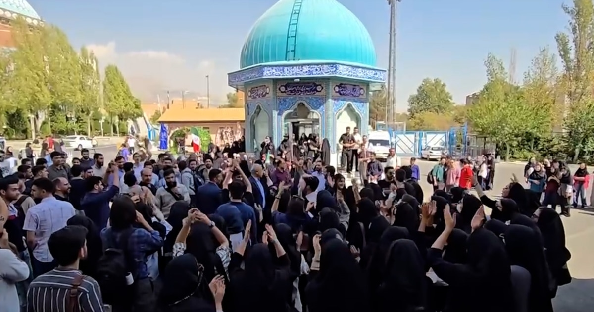 Tehran Students Protest Compulsory Hijab, Demand Release Of Jailed Classmates