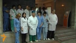 Акцію протесту провели і медики лікарні, де перебуває Тимошенко