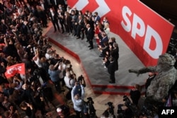U izbornom štabu SPD-a nakon objavljivanja prvih izlaznih anketa na izborima, 26. septembar 2021.