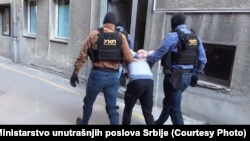 Privođenje osumnjičenog za izazvanje požara u ugostiteljskom objektu u Novom Beogradu, 24. mart 2026.