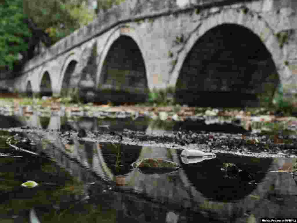 BiH - Rijeka Bosna presušila je u svom gornjem toku kao i nekoliko izvora rijeke Neretve, 20.09.2011. Foto: RSE / Midhat Poturović 