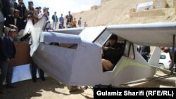 داوود حسینی، جوانی در بامیان که طیاره ساخته است