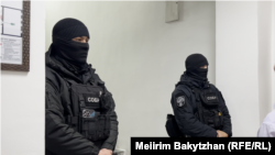 Полицейский спецназ в здании суда в Талдыкоргане. 23 января 2026 года
