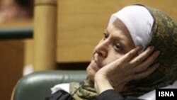 طاهره صفارزاده در ماه مارس ۲۰۰۶، از طرف سازمان نويسندگان آسيا وآفريقا به عنوان شاعر مبارز و دانشمند زن مسلمان برگزيده شد.عکس: ایسنا)