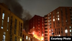 Киев шаары дрондор жана ракеталар менен аткыланды. Орус армиясынын чабуулунун натыйжасында өрт тутанды. Днепровский району, Киев, 2026-жыл 9-январь.