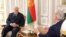 Аляксандар Лукашэнка на сустрэчы з Кентам Гэрстэтам
