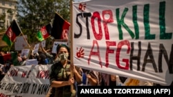 Cetățenii afgani din Grecia au participat la un protest împotriva talibanilor în Atena.