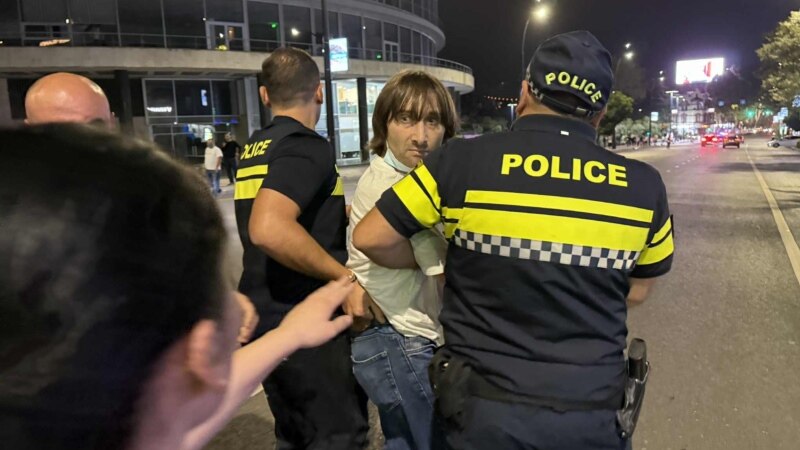 „ოცნების“ შტაბთან აქციიდან ერთი ადამიანი „განარიდეს“ [განახლებული]