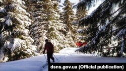 Рятувальники намагаються знайти заблукалого туриста в Карпатах, 18 лютого 2021 року