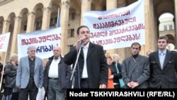 მცირე მეწარმეების საპროტესტი აქცია პარლამენტის წინ