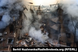 Ось, що залишилося від помешкань людей внаслідок російського удару по житловому будинку у Шевченківському районі Києва. 24, травня 2026 року