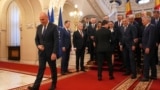 Premierul Ilie Bolojan a discutat miercuri dimineață planul de creștere a veniturilor și reducerea cheltuielilor bugetare cu alți lideri politici și cu reprezentanți ai unor finanțatori ai României. 