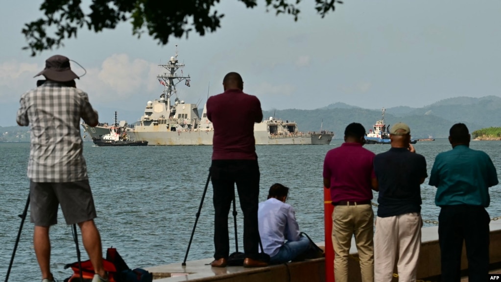 ناوشکن آمریکایی «یواساس گراولی» در رزمایشی در نزدیکی سواحل ونزوئلا، ۳۰ اکتبر ۲۰۲۵