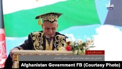 محمد اشرف غنی رئیس جمهور افغانستان حین سخنرانی در دانشگاه ملی تاجیکستان