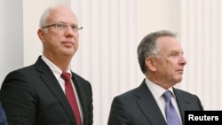 Ռուսաստանի և Միացյալ Նահանգների հատուկ բանագնացներ Կիրիլ Դմիտրիև և Սթիվ Ուիթքոֆ, արխիվ