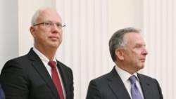 Кирилл Дмитриев (слева) и Стив Уиткофф