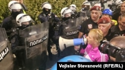 Dijana Hrka se adresează membrilor poliției, 2 noiembrie 2025.