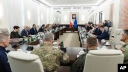 10 სექტემბერს, პოლონეთის პარლამენტში გამოსვლამდე პრემიერ-მინისტრმა დონალდ ტუსკმა მინისტრთა კაბინეტის საგანგებო სხდომა გამართა