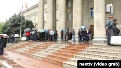 Митинг возле Дома правительства. Бишкек,16 апреля 2018 года.