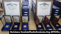 Близько сотні родин загиблих воїнів отримали нагороди від Міністерства оборони 