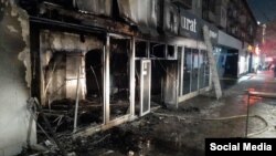 Өрттөнүп кеткен дүкөн.