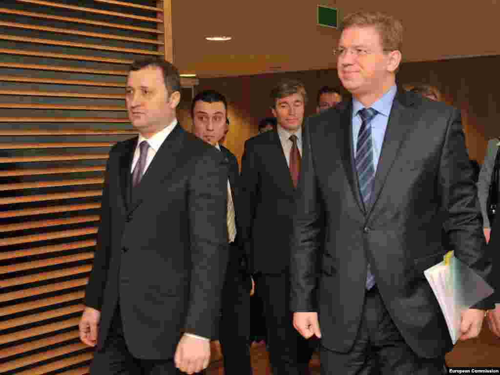 Impreună cu Štefan Fule, membru al CE responsabil cu extinderea și politica de vecinătate - Photo: UE Audiovisual Services