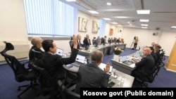 Qeveria në detyrë e Kosovës gjatë mbledhjes për buxhetin, 31 tetor.