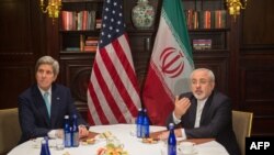 Sekretari amerikan i shtetit, John Kerry dhe kryediplomati iranian, Mohammad Javad Zarif - Arkiv 