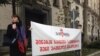 Флешку в форме ключей с записью новогодних композиций получили сегодня в подарок те члены парламента, которые поддержали закон, касающийся механизма тайного прослушивания. Так НПО в рамках кампании «Это тебя касается» решили подшутить над депутатами