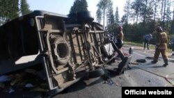 Український мікроавтобус на місці аварії, 28 липня 2013 року, фото: Міністерство надзвичайних ситуацій Білорусі (mchs.gov.by)