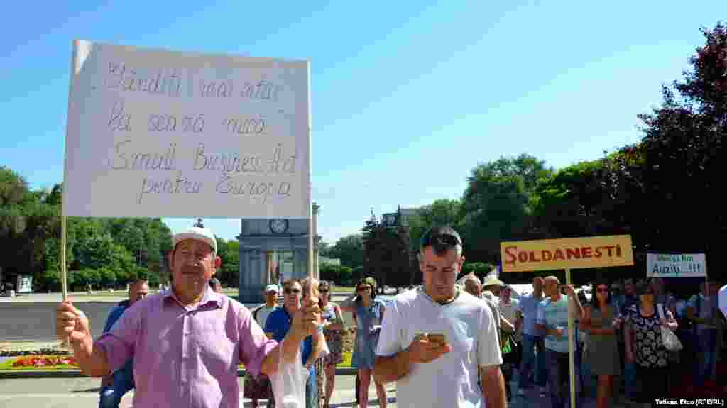 Moldova - Protest of little businessmen, Chișinău