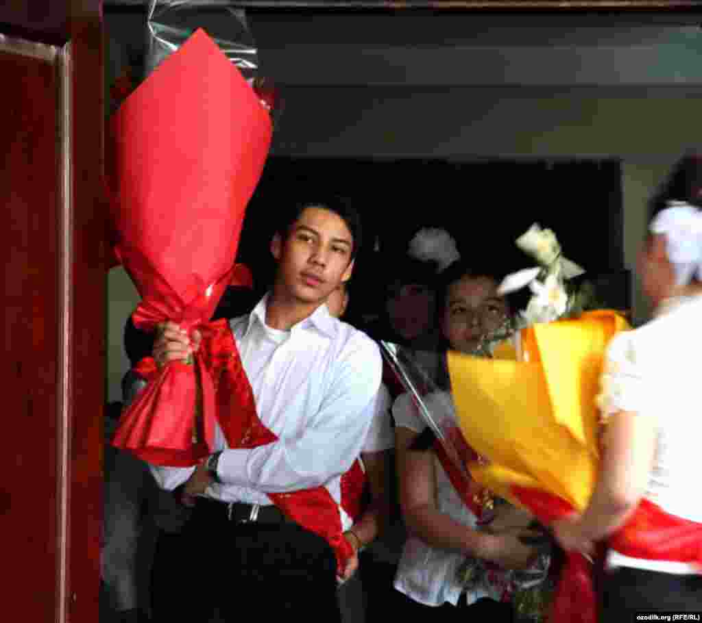 Uzbekistan - last bell at the schools of Tashkent, 25 May 2012